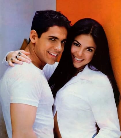 El cantante y galán de telenovelas compartió portada con Shakira en 1996