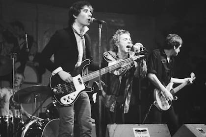 El cantante y la banda Sex Pistols, cuando tenían menos de 20 años y casi no sabían tocar