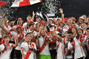 El capitán Armani levanta la Supercopa Argentina; River sufrió hasta el cierre para festejar en Córdoba