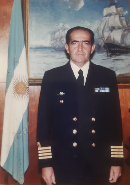El Capitán de Navío Bazán, cuando estaba en actividad