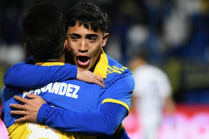 El capitán Pol Fernández y el juvenil Luca Langoni, los dos extremos entre los jugadores formados en Boca que integran el equipo en cancha