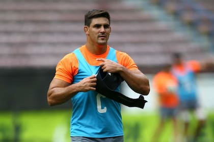 El capitán se queda afuera