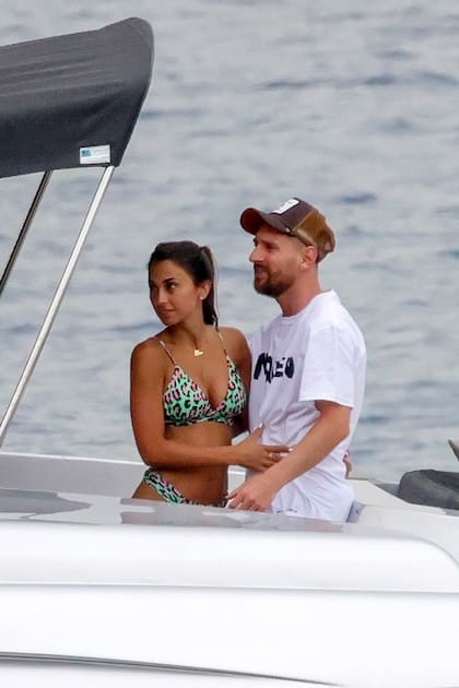 El capitán y su esposa se mostraron muy enamorados a bordo de la embarcación