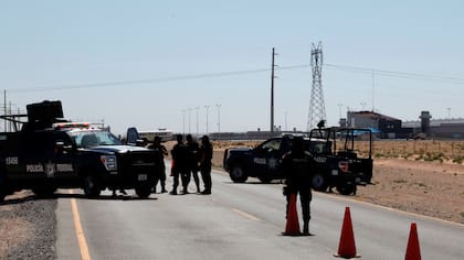 Control policial en una ruta mexicana por el narcotráfico