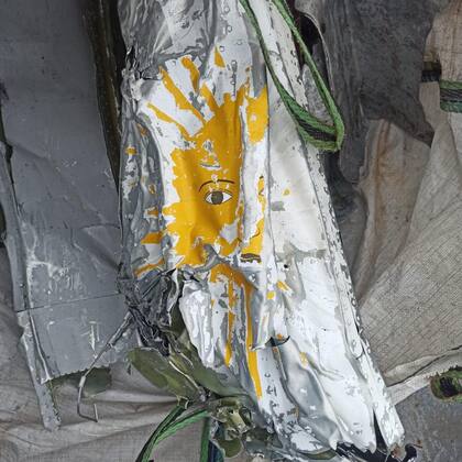 El característico "sol de mayo" que se ve en uno de los restos hallados