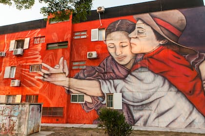 'El carau' es uno de los temas chamameceros inmortalizados en los murales del barrio Ferré.