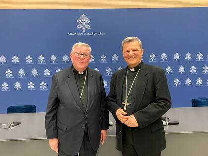 El cardenal Jean Claude Hollerich y cardenal Mario Grech