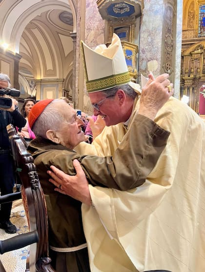 El cardenal junto al monseñor García Cuerva