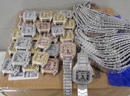 El cargamento, con destino a Nueva York, contenía 30 relojes falsificados