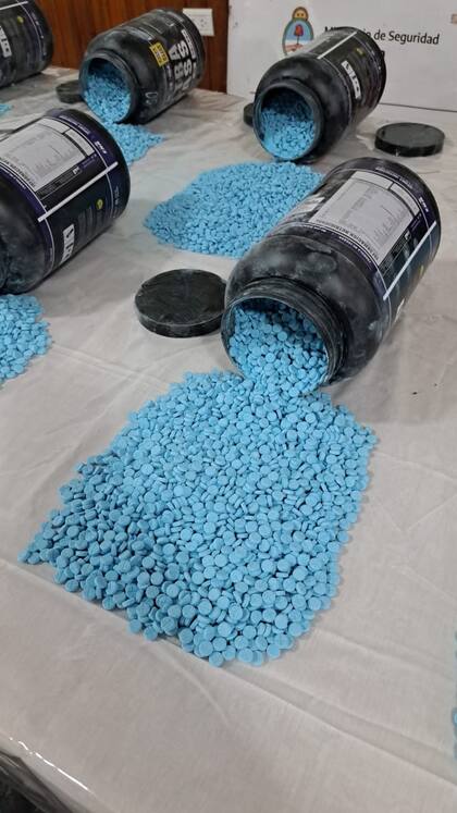 El cargamento récord de metanfetamina estaba oculto dentro de frascos de complementos de nutrición para deportistas