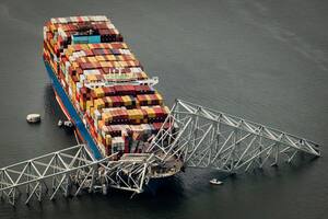 El carguero Dali impactó contra la estructura del Francis Scott Key Bridge, en Baltimore. (Erin Schaff/The New York Times)