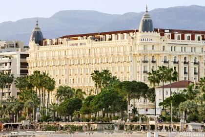 El Carlton cerró a principios de 2020 debido a la pandemia y reabrió brevemente más adelante en el año antes de volver a cerrar por amplias renovaciones.