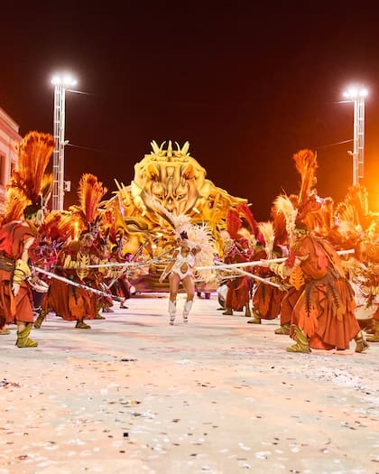 El Carnaval de Gualeguaychú 2026 cuenta con 4 comparsas y 12 carrozas