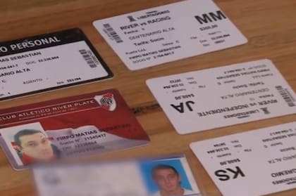 El carnet de socio de Firpo, el abono a la Centenario Alta, entradas y documentos del hincha detenido por atacar al ómnibus de Boca