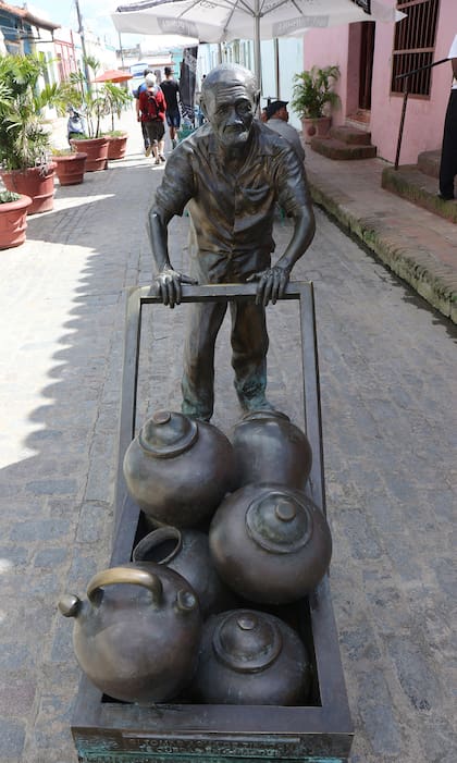 El Carretillero y sus tinajas de agua. Quienes beban de ellas volverá a Camgüey. Autor: Soledad Gil