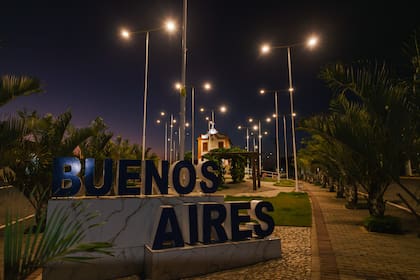 El cartel de bienvenida al pueblo