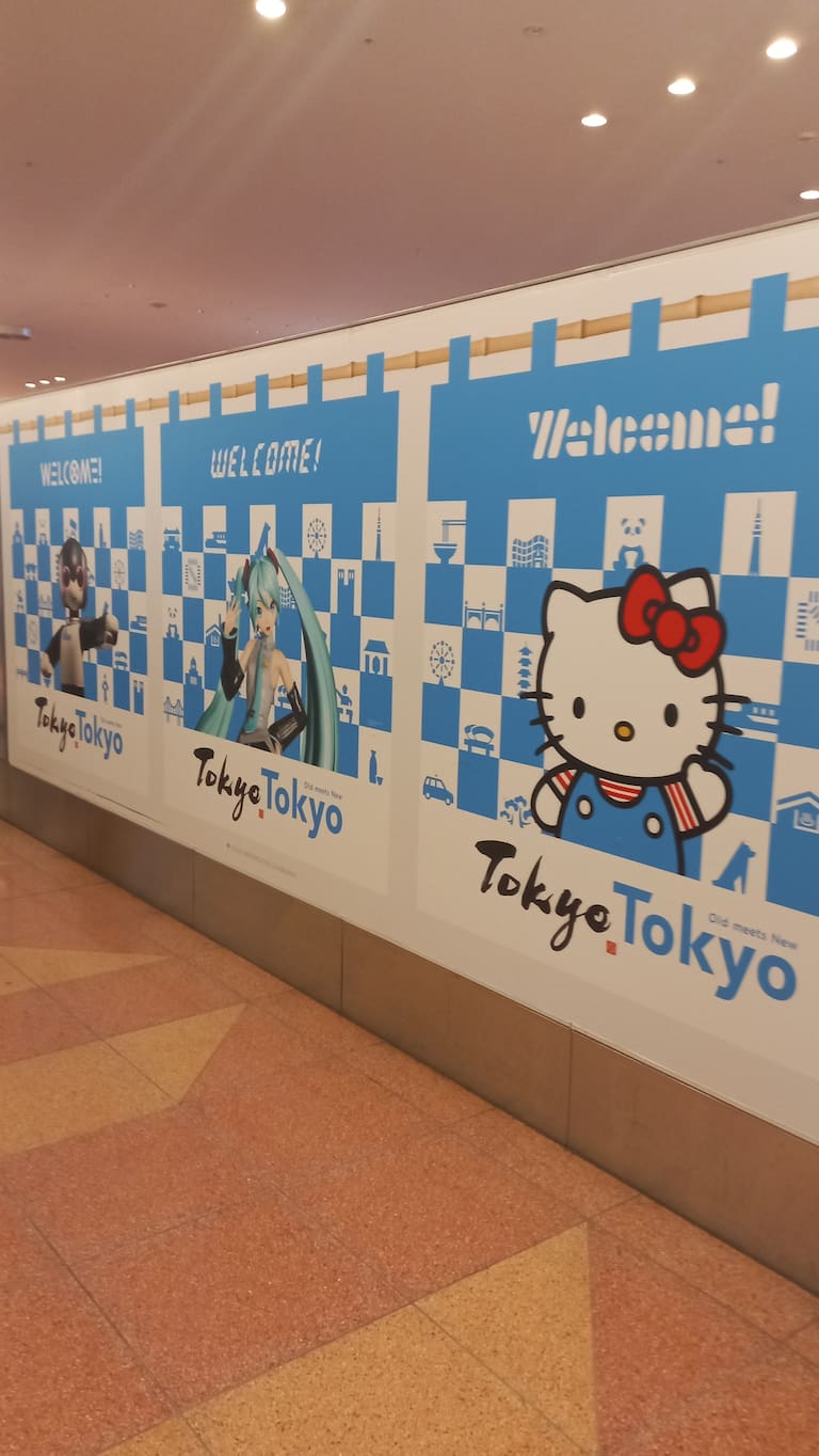 El cartel de Hello Kitty que la hizo llorar al llegar
