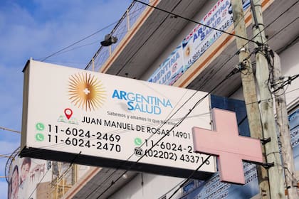 El cartel de la sede de Gonzalez Catan