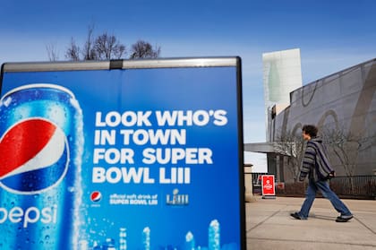 El cartel de Pepsi en la puerta de el Museo de Coca-Cola en Atlanta, Estados Unidos
