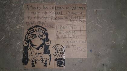 El cartel que dejaron los atacantes