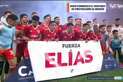 El cartel que mostraron los jugadores de River Plate en apoyo a Elías Gómez