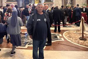 El cartonero Sergio Sánchez viajó a Roma a despedirse de su amigo el papa Francisco