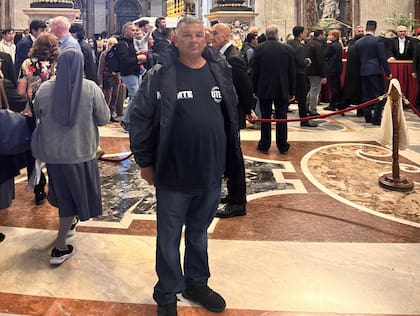 El cartonero Sergio Sánchez viajó a Roma a despedirse de su amigo el papa Francisco