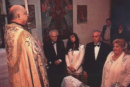 El casamiento de Blanca Curi y Ernesto Arraiz, en 1992, con Pepe Parada como testigo