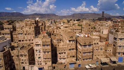 El casco antiguo de Saná está lleno de edificios hechos de barro