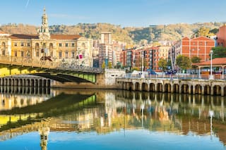 Un recorrido imperdible por las playas, museos de vanguardia y viñedos históricos