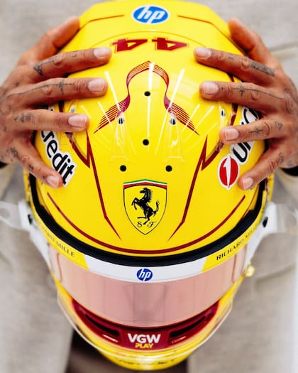 El casco de Lewis Hamilton en su ingreso a Ferrari