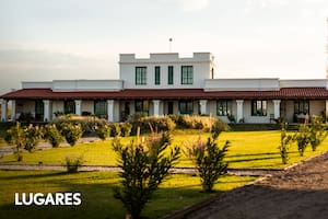 La posada de Pedriel que está construida como una pequeña villa entre cultivos