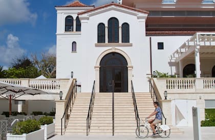 El casco original del Surf Club.