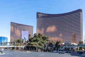 El extraño oficio de llevar a ricos y famosos a apostar fortunas a Las Vegas