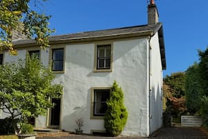 Compraron una casa y hallaron cuatro palabras escalofriantes escritas en el sótano