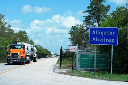 El caso surgió a partir de demandas de migrantes detenidos en Florida tras intervenciones del Servicio de Inmigración y Control de Aduanas