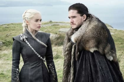 Emilia Clarke y Kit Harington en una imagen de la octava temporada de Game of Thrones