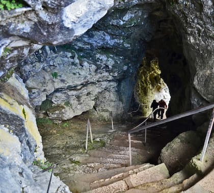 El castillo cuenta con 24 kilómetros de túneles secretos conectados por galerías formadas por el paso de un arroyo