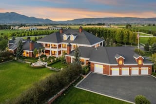 El increíble castillo de US$23.5 millones que tiene campo de fútbol, béisbol y tenis