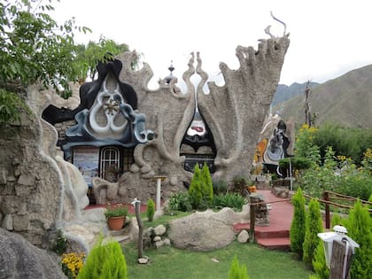 El Castillo de Dionisio, una obra del llamado art brut, fuera de las normas convencionales