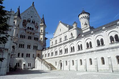 El castillo de Neuschwanstein -ubicado en Füssen, Baviera- fue la fuente de inspiración de Walt Disney para crear el de La Bella Durmiente