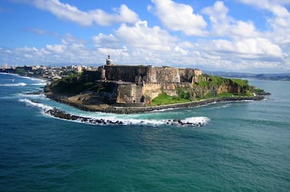 El Castillo de San Felipe del Morro, conocido simplemente como El Morro, es una fortaleza española construida entre el siglo XVI y el siglo XVIII en el extremo norte de San Juan, Puerto Rico.