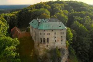 El castillo construido para “esconder una puerta al infierno” que terminó en manos de los nazis
