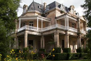 Lo que oculta el imponente castillo bonaerense que todavía pertenece a la familia de Felicitas Guerrero