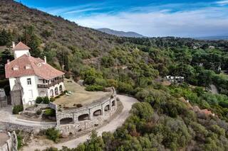 Los secretos de un castillo de US$3,8 millones que fue usado por la SIDE