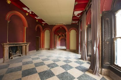 El castillo mantiene el hogar y la chimenea de mediados de 1800