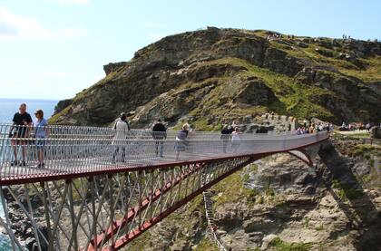 El castillo medieval en la costa de Cornualles perdió su puente original en algún momento entre los siglos XV y XVI.