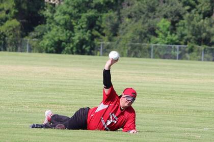 En el Beep Baseball, la pelota tiene un “beep” (una especie de timbre) que orienta a los jugadores