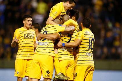 El Cata Díaz ayer en el festejo de su gol