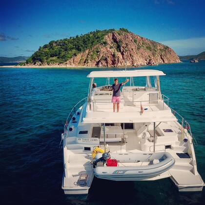 El catamarán a motor Leopard 51 en navegación por las Islas Vírgenes Británicas